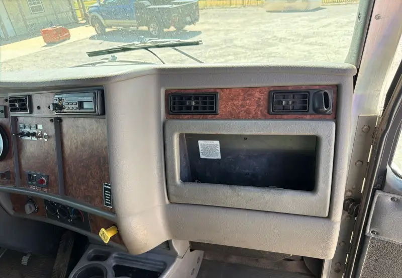 2003 Kenworth T300 photo 89