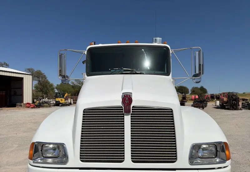 2003 Kenworth T300 photo 11