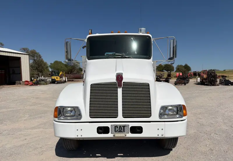 2003 Kenworth T300 photo 2