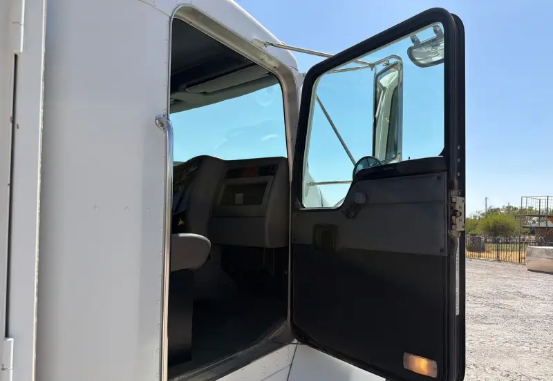 2003 Kenworth T300 photo 84