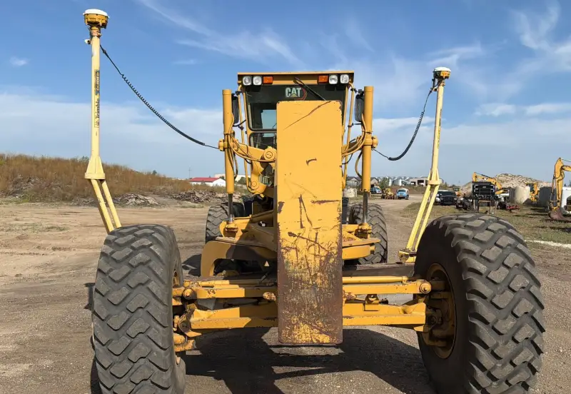 2001 Caterpillar 14H photo 2