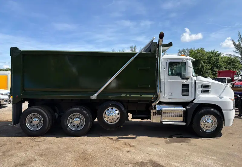 2020 Mack Anthem photo 4