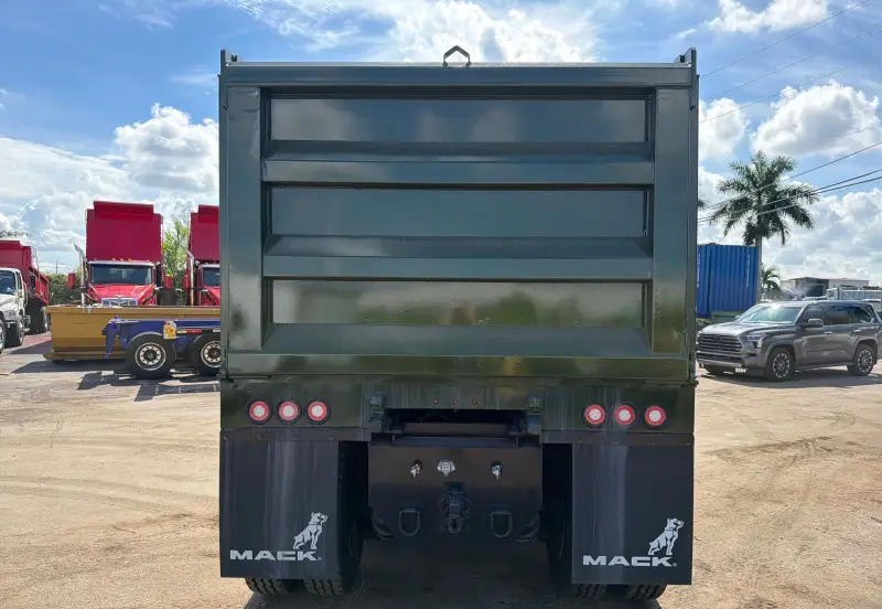 2020 Mack Anthem photo 6