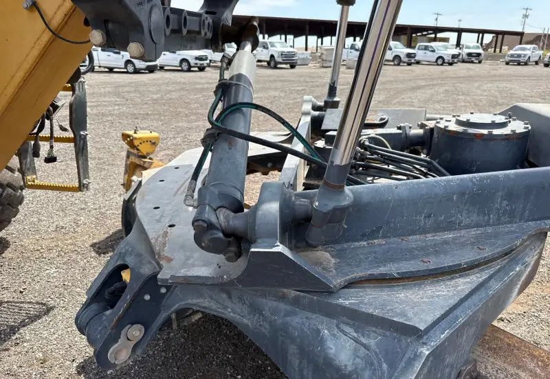 2014 John Deere 672GP photo 25
