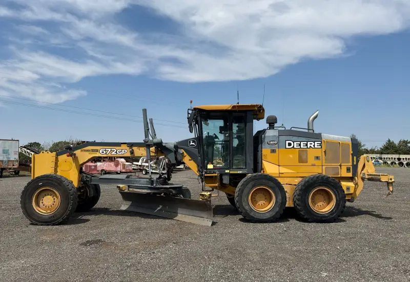 2014 John Deere 672GP photo 8