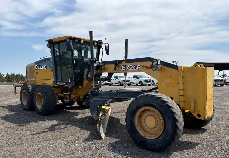 2014 John Deere 672GP photo 3