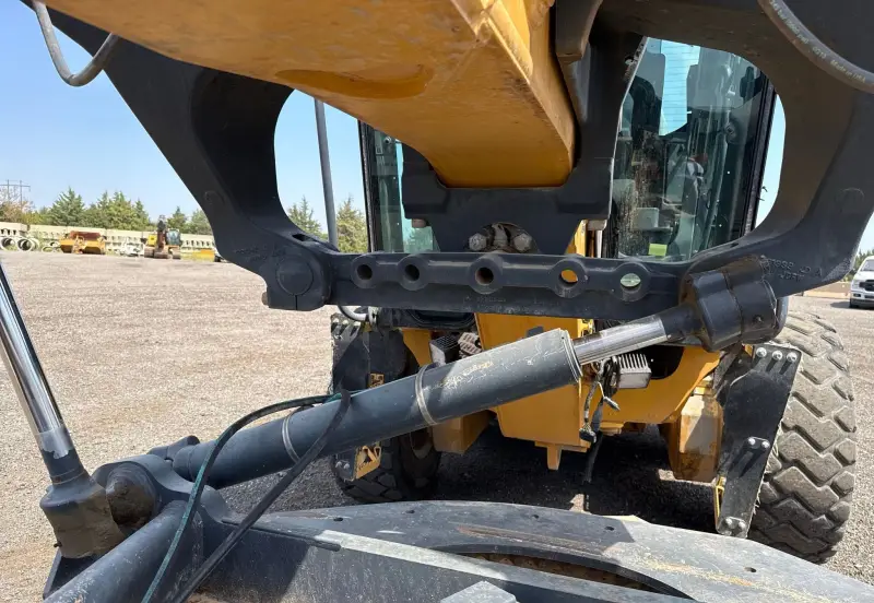 2014 John Deere 672GP photo 18