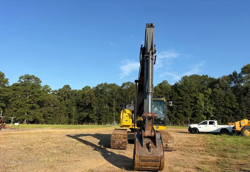 2021 John Deere 210G LC photo 2