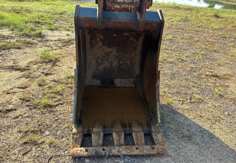 2021 John Deere 210G LC photo 25