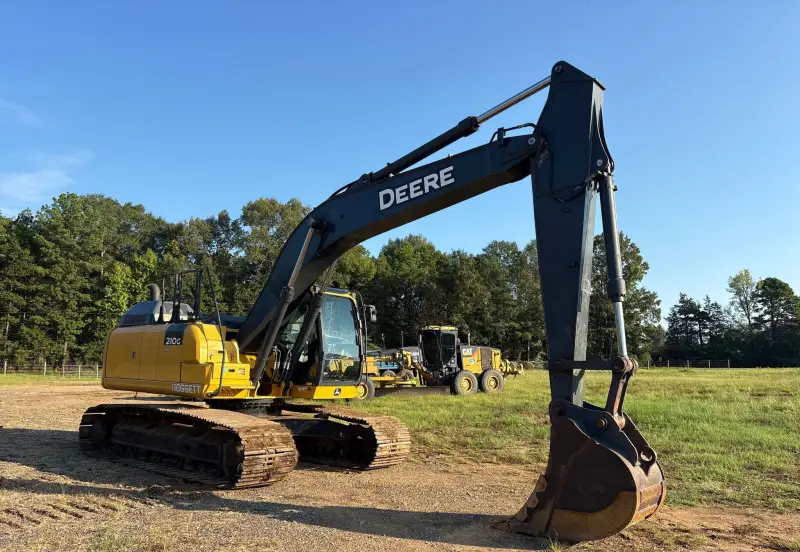 2021 John Deere 210G LC photo 3