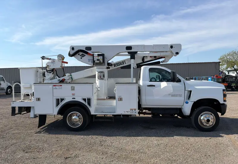 2022 Chevrolet Silverado 5500HD photo 4