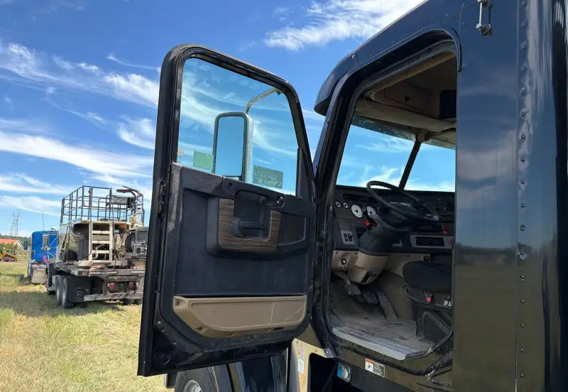 2012 Freightliner Coronado photo 65