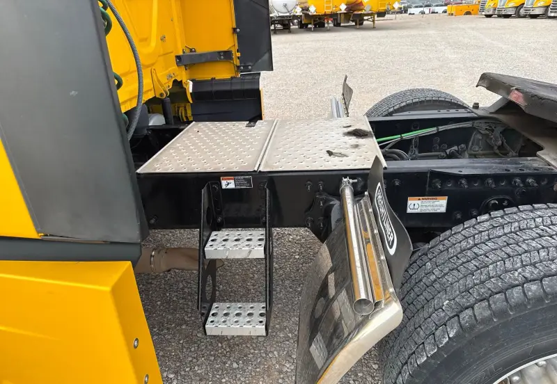 2021 Freightliner Cascadia 126 photo 23