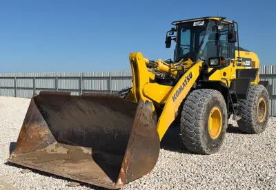 2023 Komatsu WA320-8