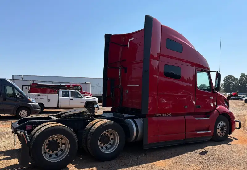 2022 Volvo VNL photo 5