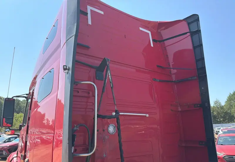 2022 Volvo VNL photo 34
