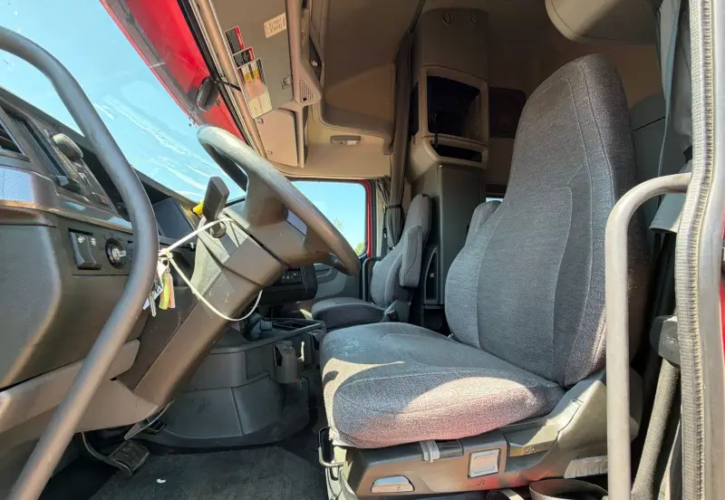 2022 Volvo VNL photo 50