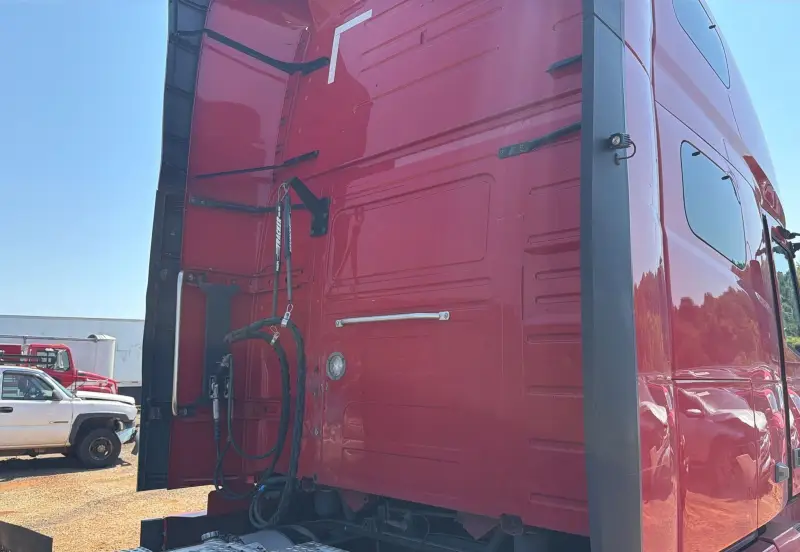 2022 Volvo VNL photo 29