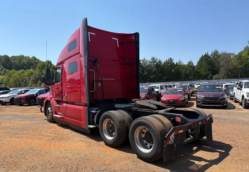 2022 Volvo VNL photo 7