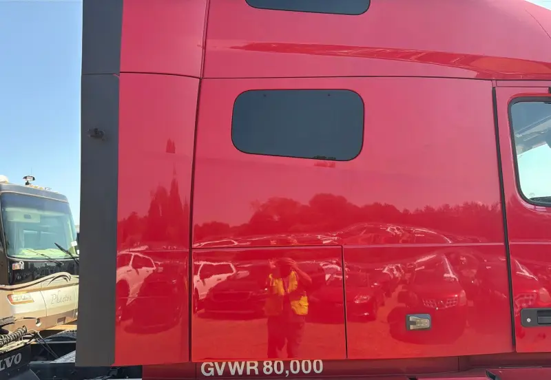 2022 Volvo VNL photo 26