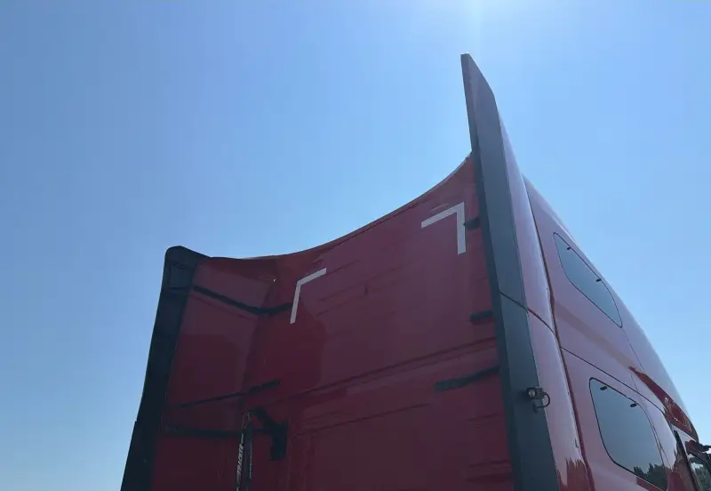 2022 Volvo VNL photo 30