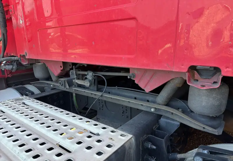 2022 Volvo VNL photo 38